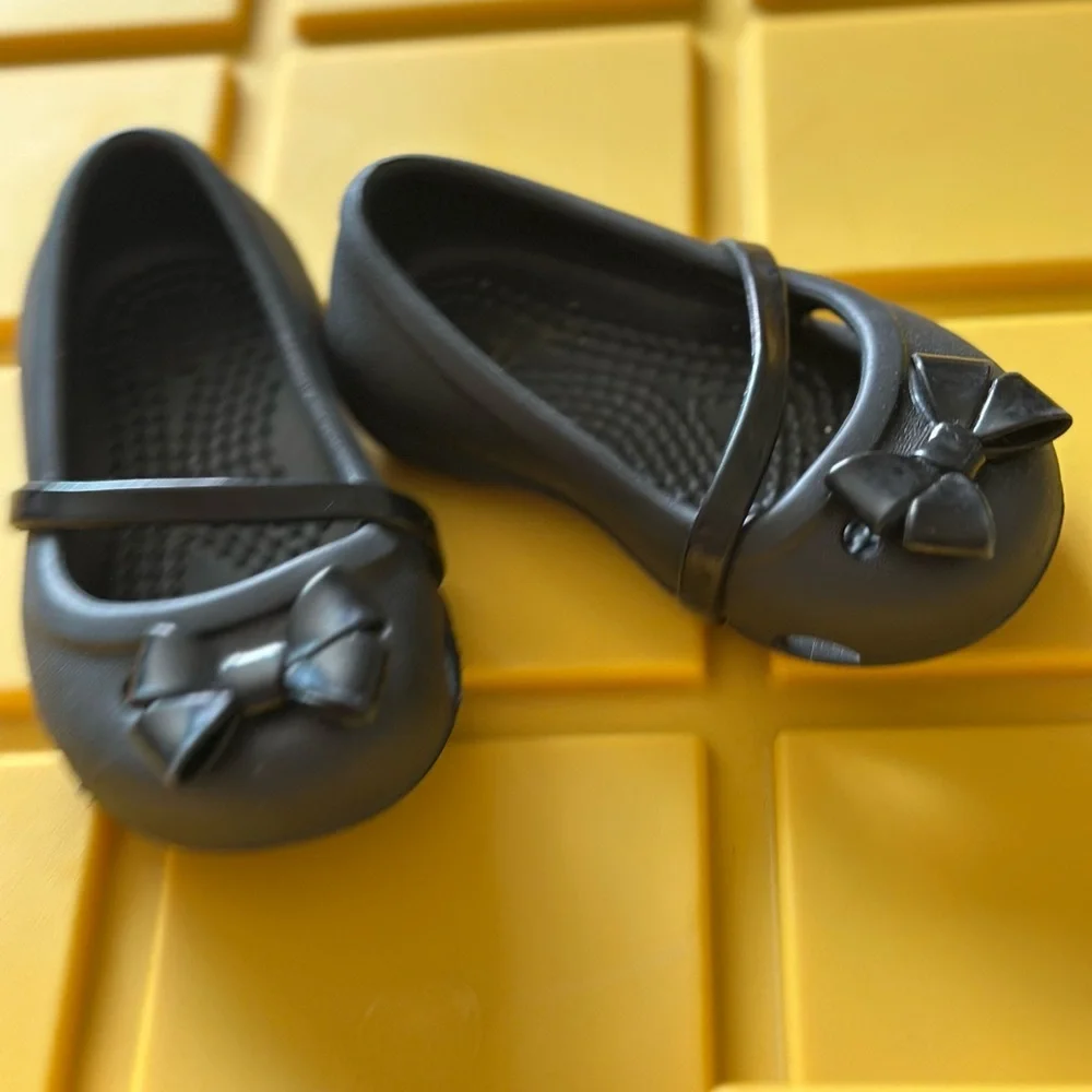 CROCS Black Bow Kids Dress Shoes - Picture 6 of 8